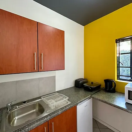 Pass-Through Apartments Pretoria Exterior photo